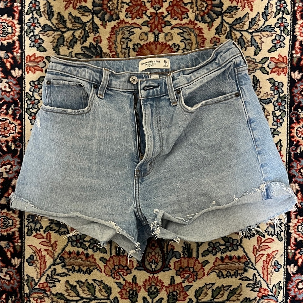 Abercrombie and Fitch Curve Love High Rise Mom Short 28/6